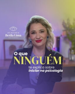 A faculdade ensina teoria, técnicas, abordagens, diagnóstico, ética e pesquisa. E tudo isso é indispensável.
Porém, existe uma parte da profissão que, muitas vezes, você só descobre quando fecha a porta do consultório e fica sozinha diante do primeiro paciente.
A faculdade não ensina como lidar com a insegurança do início da carreira.
Não ensina como sustentar o silêncio quando ele parece interminável.
Não ensina como enfrentar a sensação de “será que eu conduzi essa sessão da melhor forma?”.
Também não ensina como construir uma carreira. Como organizar um consultório, definir honorários, lidar com faltas, administrar a agenda ou comunicar seu trabalho de maneira ética e comercial ao mesmo tempo.
Ela também não ensina que você não precisa ter todas as respostas para ser uma boa psicóloga.
Mas a Academia Betila Lima ensina.
O que você gostaria de saber que a faculdade não te ensinou?